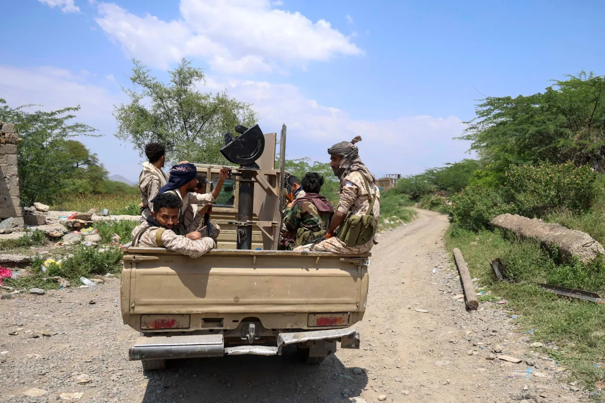 Governo do Iêmen anuncia ofensiva contra rebeldes houthis no Mar Vermelho